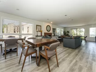 Photo #6: 21693831 Listing