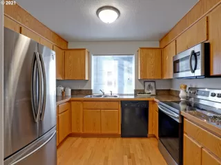 Photo #6: 21693937 Listing