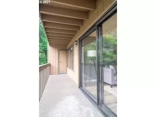 Photo #5: 21694148 Listing