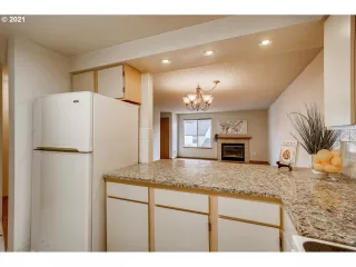 Photo #4: 21694597 Listing