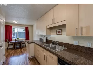 Photo #5: 21694749 Listing