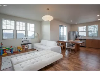 Photo #2: 21695206 Listing