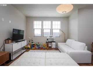 Photo #5: 21695206 Listing