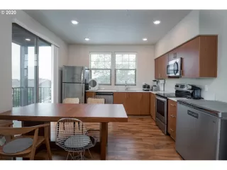 Photo #6: 21695206 Listing