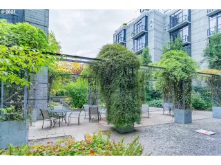 Photo #2: 21695276 Listing