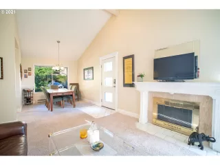 Photo #3: 21695759 Listing