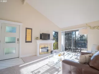 Photo #4: 21695759 Listing