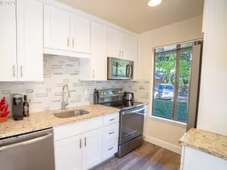 Photo #6: 21695759 Listing