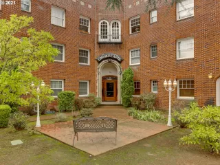 Photo #2: 21696166 Listing