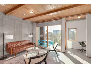 Photo #2: 21696182 Listing