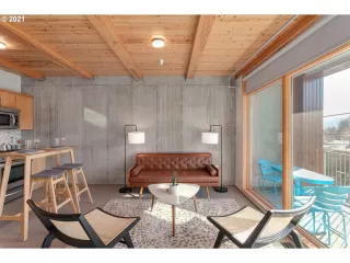 Photo #3: 21696182 Listing