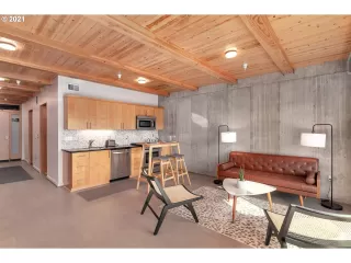 Photo #4: 21696182 Listing