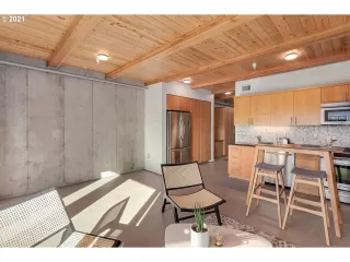 Photo #5: 21696182 Listing