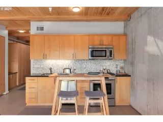 Photo #6: 21696182 Listing