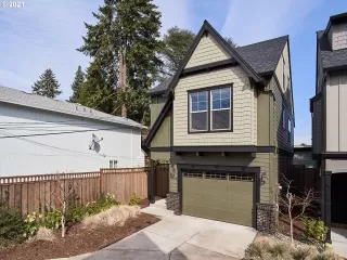 Photo #1: 21696764 Listing