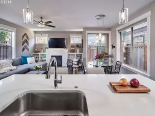 Photo #5: 21696764 Listing