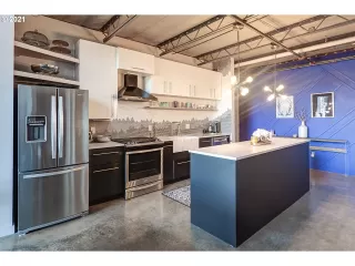 Photo #3: 21696908 Listing