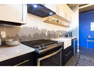 Photo #4: 21696908 Listing