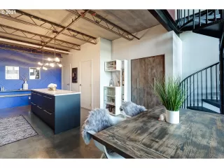 Photo #6: 21696908 Listing