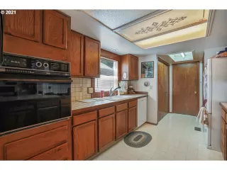 Photo #4: 21697406 Listing