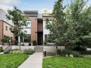 Photo #2: 21697909 Listing