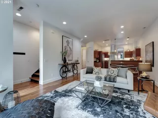 Photo #6: 21697909 Listing