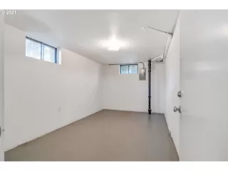 Photo #4: 21698104 Listing