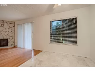 Photo #2: 21699557 Listing