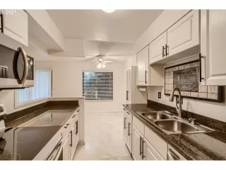 Photo #4: 21699557 Listing