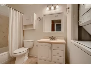 Photo #6: 21699557 Listing