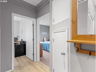 Photo #5: 217205574 Listing