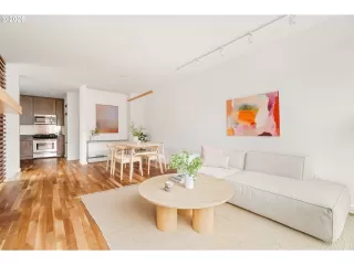 Photo #4: 217997873 Listing 