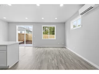 Photo #4: 218180409 Listing 