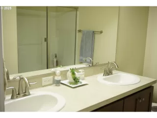 Photo #3: 219091585 Listing