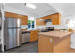 Photo #3: 219317847 Listing