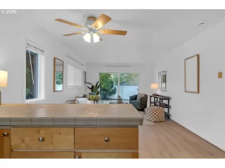 Photo #6: 219317847 Listing