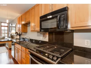 Photo #5: 22000447 Listing