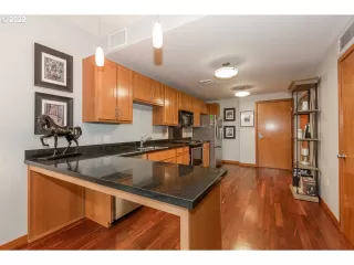 Photo #6: 22000447 Listing