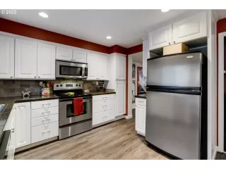 Photo #5: 22000450 Listing