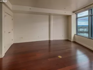 Photo #5: 22001034 Listing