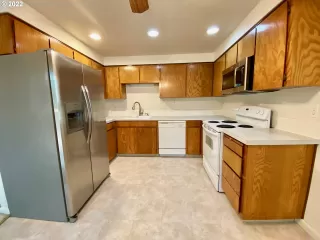 Photo #5: 22001310 Listing