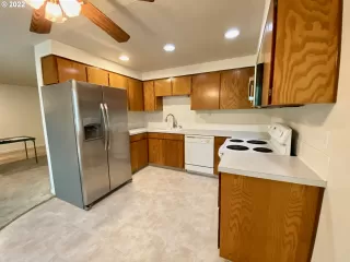 Photo #6: 22001310 Listing