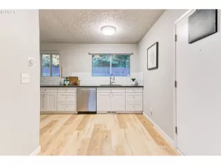 Photo #2: 22001339 Listing