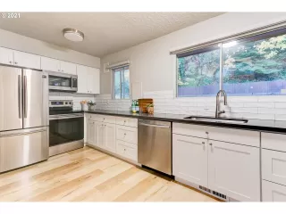 Photo #3: 22001339 Listing