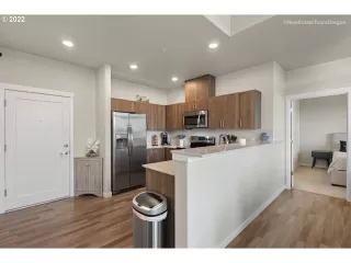 Photo #4: 22001370 Listing