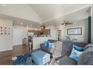 Photo #6: 22001370 Listing