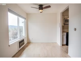 Photo #6: 22002229 Listing 