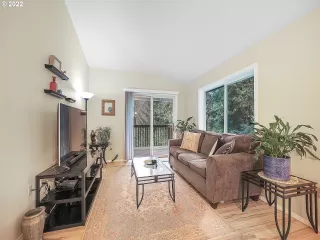 Photo #3: 22003334 Listing