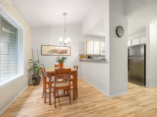 Photo #5: 22003334 Listing