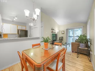 Photo #6: 22003334 Listing